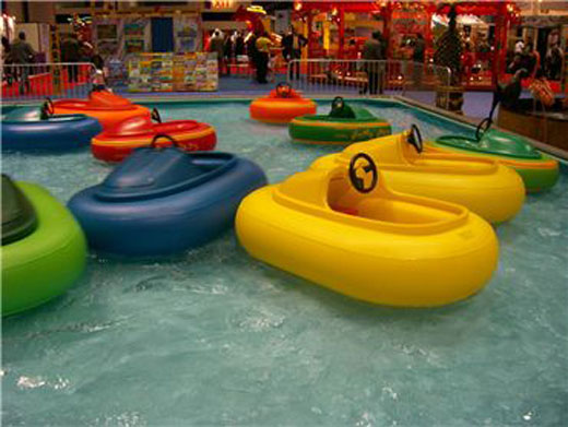 Inflatable bumper boats for swimming pool