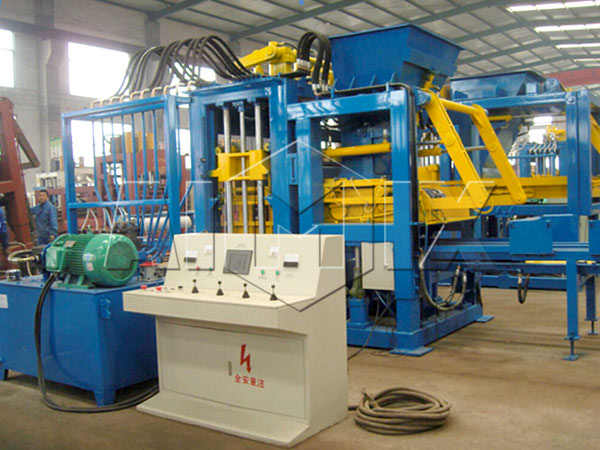 QT4-15 hollow block making machine